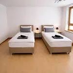 Geraeumige 2-zimmer-ferienwohnung Bei Ulm & Legoland Apartment *